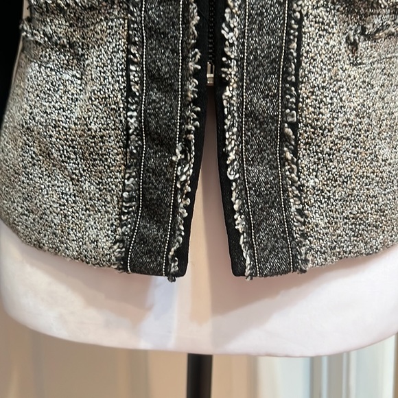 Short, semi fitted jacket. Black & gray tweed. - Picture 7 of 11